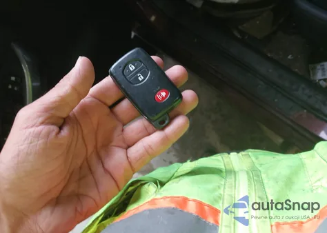 2013 Toyota Prius Three Se z USA, uszkodzony, nr VIN JTDKN3DU9D5584318